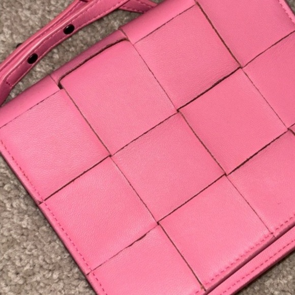 Bottega Veneta Cassette Pink Leather Crossbody Bag - Picture 4 of 6